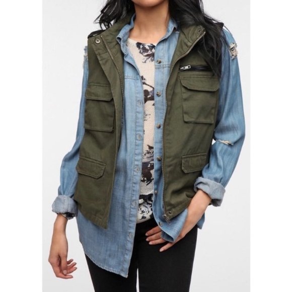 Urban Outfitters Jackets & Blazers - BDG Urban Outfitters Hooded Utility Vest